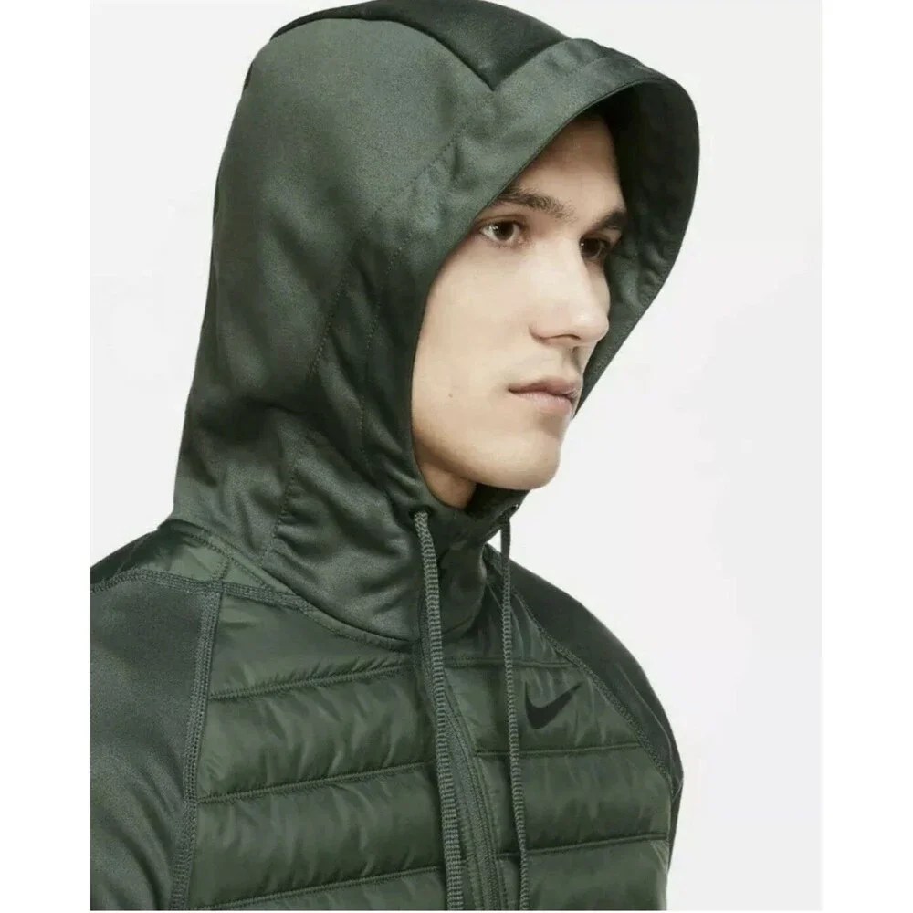 Men’s Nike Therma Synthetic Fill Training Green Jacket. BV6298-337. LARGE